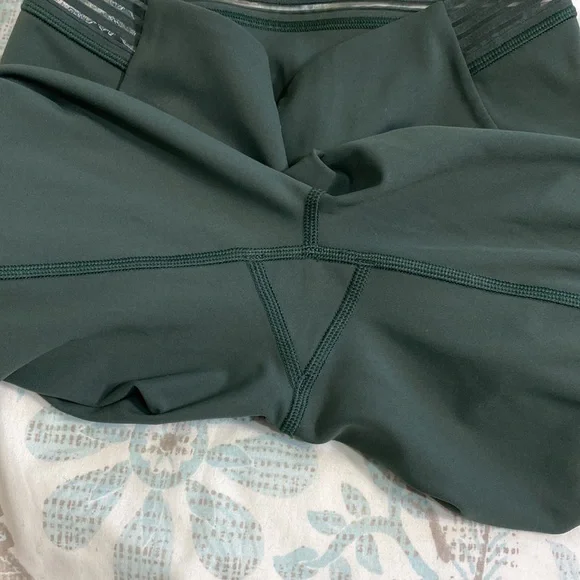 LULULEMON!! Find focus 7/8 25 size 6!! Deep Ivy - Picture 12 of 14
